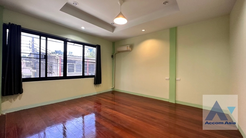 12  3 br House for rent and sale in Sukhumvit ,Bangkok BTS Ekkamai AA32558