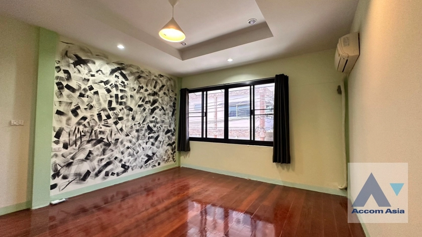11  3 br House for rent and sale in Sukhumvit ,Bangkok BTS Ekkamai AA32558