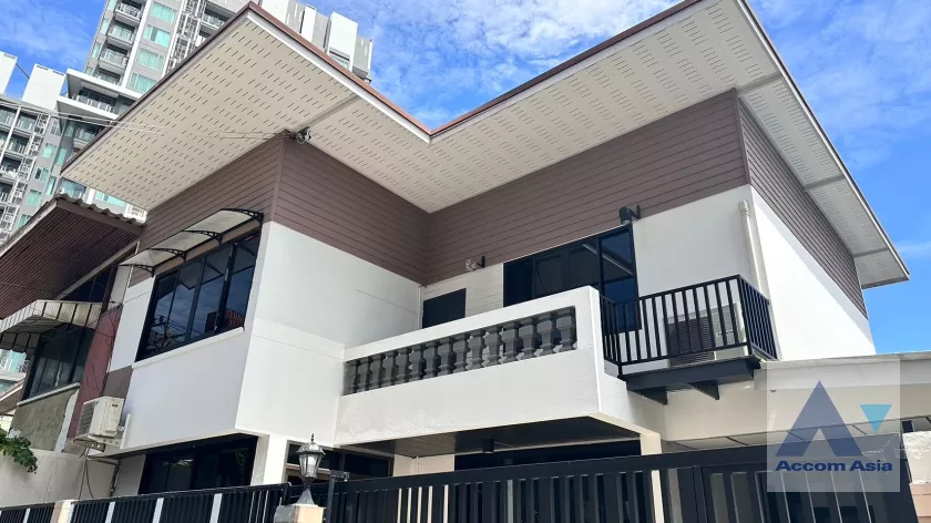  1  3 br House For Rent in sukhumvit ,Bangkok BTS Ekkamai AA32558