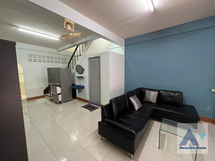 unit 3 Bedrooms  Townhouse For Rent & Sale in Sukhumvit, Bangkok  near BTS Ekkamai (AA32594)