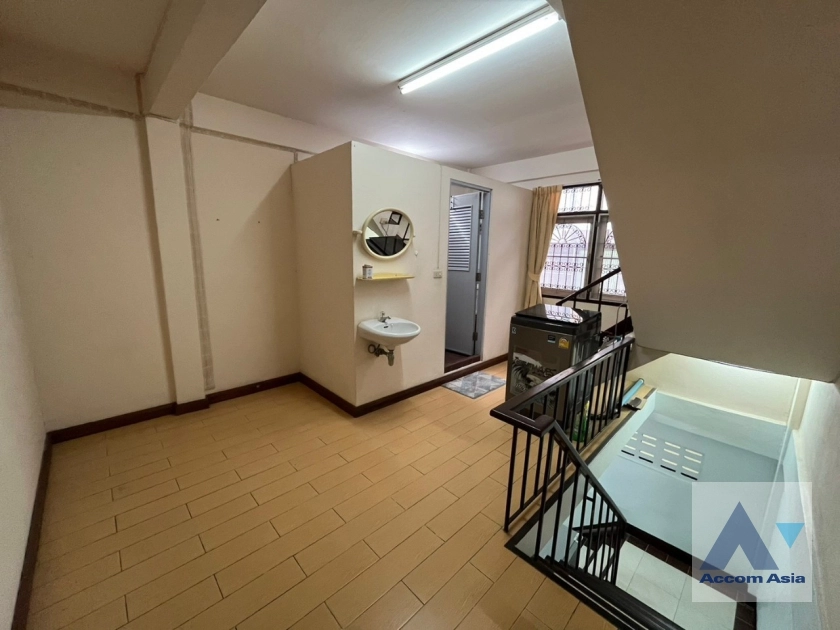 16  3 br Townhouse for rent and sale in Sukhumvit ,Bangkok BTS Ekkamai AA32594