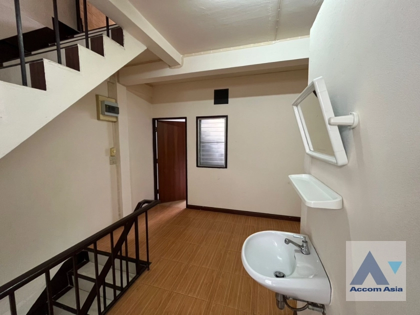 18  3 br Townhouse for rent and sale in Sukhumvit ,Bangkok BTS Ekkamai AA32594