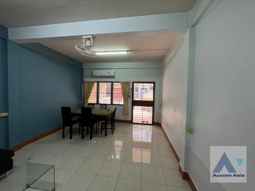 11  3 br Townhouse for rent and sale in Sukhumvit ,Bangkok BTS Ekkamai AA32594