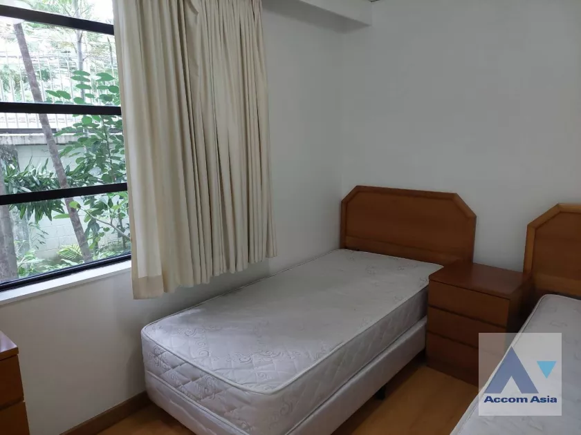 12  3 br Apartment For Rent in Sathorn ,Bangkok BTS Sala Daeng - MRT Lumphini at Children Dreaming Place - Garden AA32595