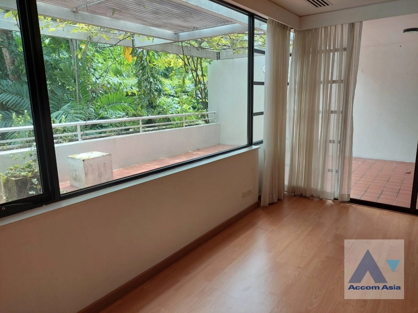 unitPet friendly |  Bright house with large balcony in Ratchadaphisek (AA32595)