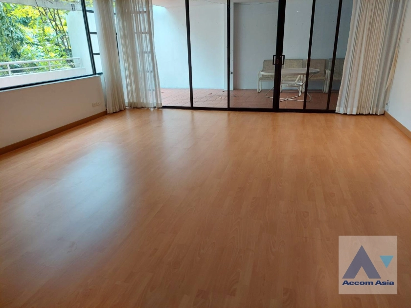 unitPet friendly |  Bright house with large balcony in Ratchadaphisek (AA32595)