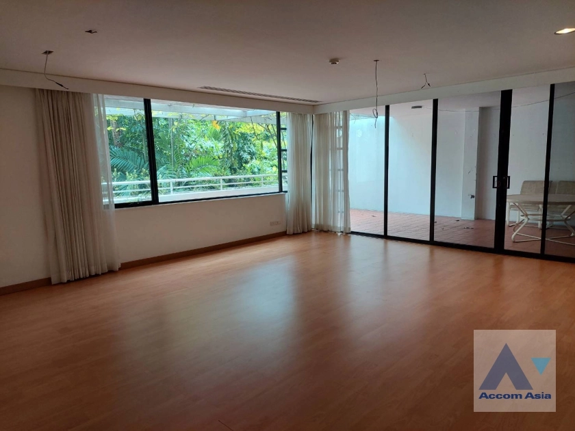 unitPet friendly |  Bright house with large balcony in Ratchadaphisek (AA32595)