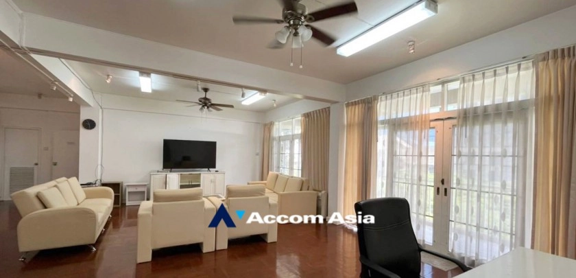 unitPet friendly |  3 Bedrooms  Apartment For Rent in Sukhumvit, Bangkok  near BTS Asok - MRT Sukhumvit (AA32596)