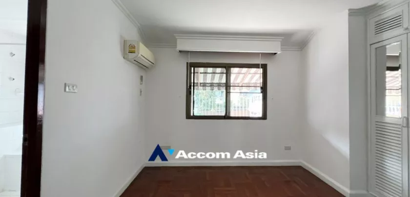 10  4 br House For Rent in Sukhumvit ,Bangkok BTS Phrom Phong at Kid Friendly House Compound AA32597