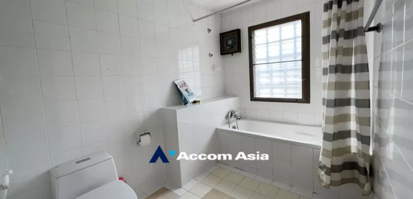 12  4 br House For Rent in Sukhumvit ,Bangkok BTS Phrom Phong at Kid Friendly House Compound AA32597