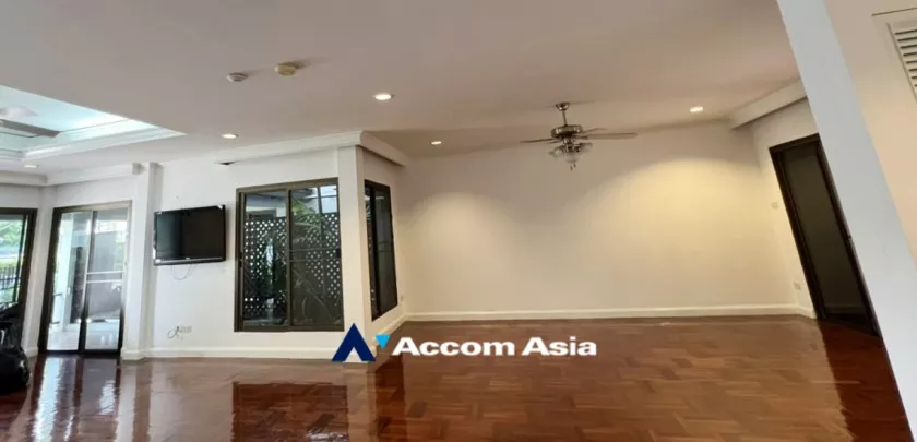 5  4 br House For Rent in Sukhumvit ,Bangkok BTS Phrom Phong at Kid Friendly House Compound AA32597