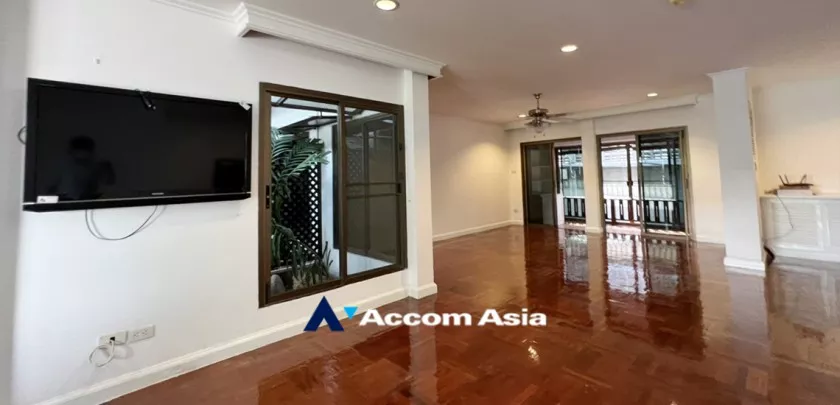 4  4 br House For Rent in Sukhumvit ,Bangkok BTS Phrom Phong at Kid Friendly House Compound AA32597