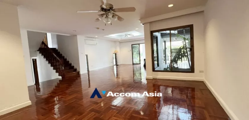  1  4 br House For Rent in Sukhumvit ,Bangkok BTS Phrom Phong at Kid Friendly House Compound AA32597