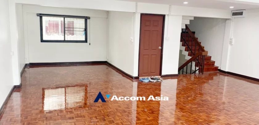 Home Office |  3 Bedrooms  Townhouse For Rent in Sukhumvit, Bangkok  near BTS Phrom Phong (AA32609)