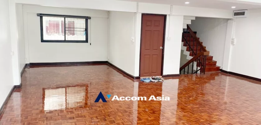 unitHome Office |  3 Bedrooms  Townhouse For Rent in Sukhumvit, Bangkok  near BTS Phrom Phong (AA32609)