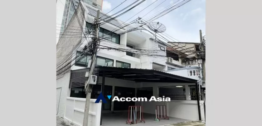  2  3 br Townhouse For Rent in Sukhumvit ,Bangkok BTS Phrom Phong AA32609