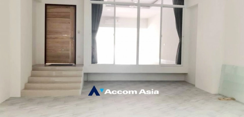 9  4 br Townhouse For Sale in Sukhumvit ,Bangkok MRT Phetchaburi at Natural Place AA32620