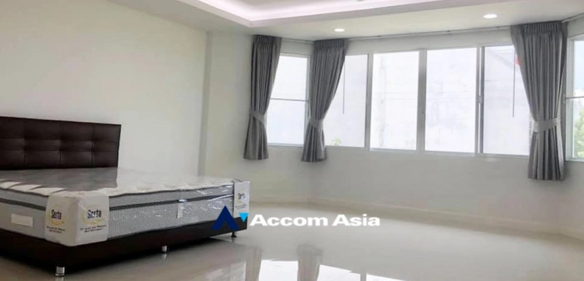 12  4 br Townhouse For Sale in Sukhumvit ,Bangkok MRT Phetchaburi at Natural Place AA32620