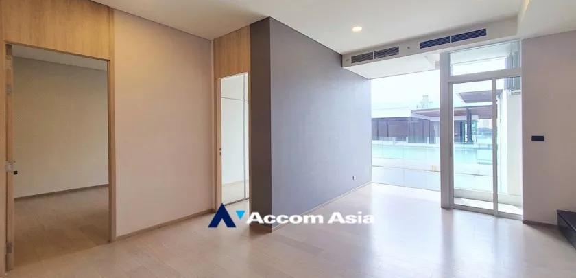  2 Bedrooms  Condominium For Sale in Sukhumvit, Bangkok  near BTS Ekkamai (AA32622)
