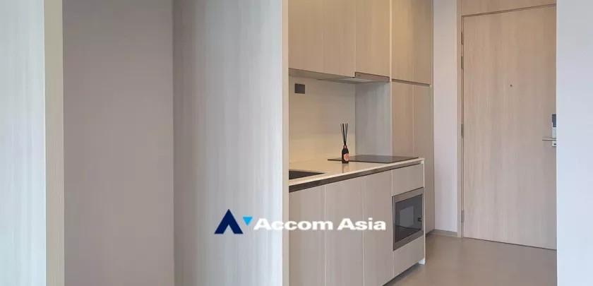  2 Bedrooms  Condominium For Sale in Sukhumvit, Bangkok  near BTS Ekkamai (AA32623)