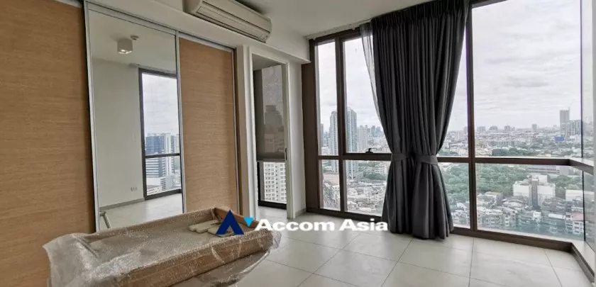 Double High Ceiling, Duplex Condo |  2 Bedrooms  Condominium For Rent in Sukhumvit, Bangkok  near BTS Ekkamai (AA32625)