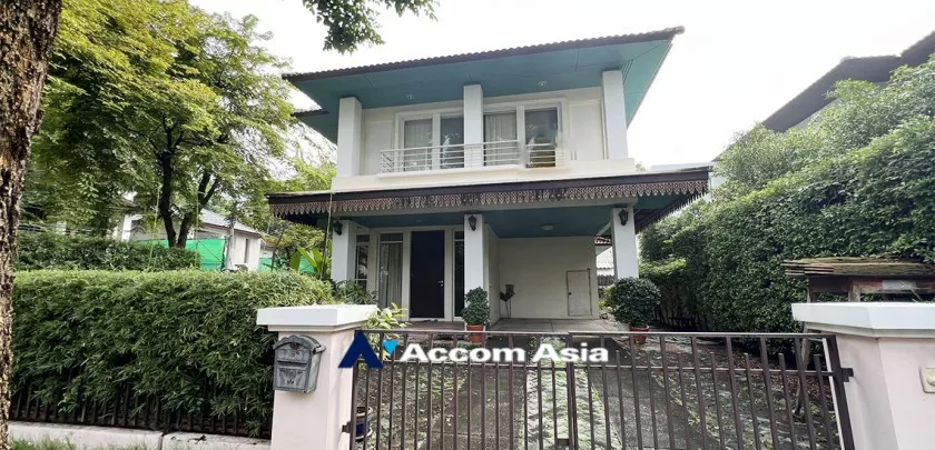 Pet friendly | Bangkok Villa House  3 Bedroom for Sale   in Ratchadapisek Bangkok