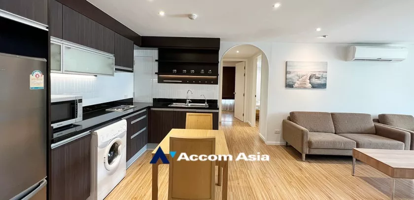  2 Bedrooms  Apartment For Rent in Ploenchit, Bangkok  near BTS Chitlom (AA32638)