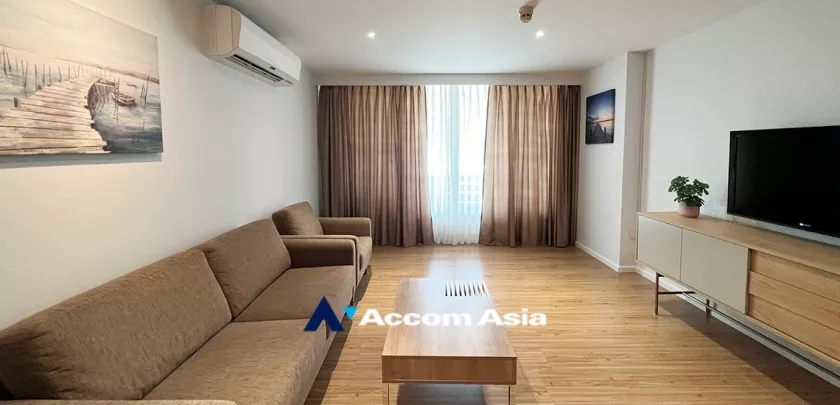  2 Bedrooms  Apartment For Rent in Ploenchit, Bangkok  near BTS Chitlom (AA32638)