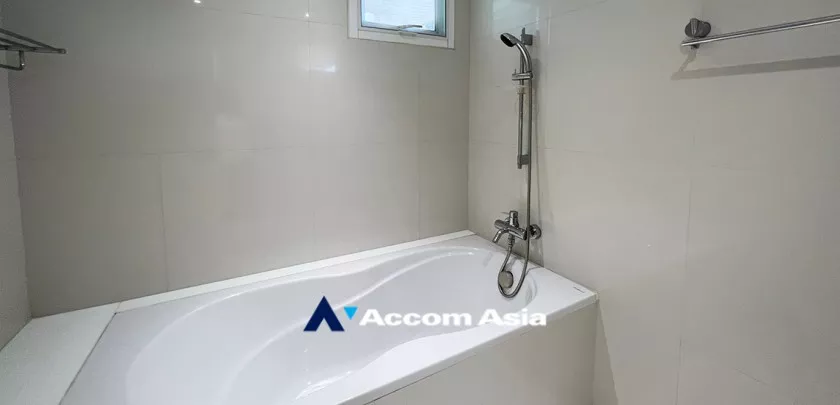 14  2 br Apartment For Rent in Ploenchit ,Bangkok BTS Chitlom at Apartment Steps from Lumpini Park AA32638