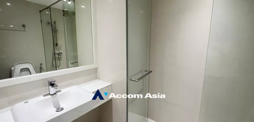 16  2 br Apartment For Rent in Ploenchit ,Bangkok BTS Chitlom at Apartment Steps from Lumpini Park AA32638