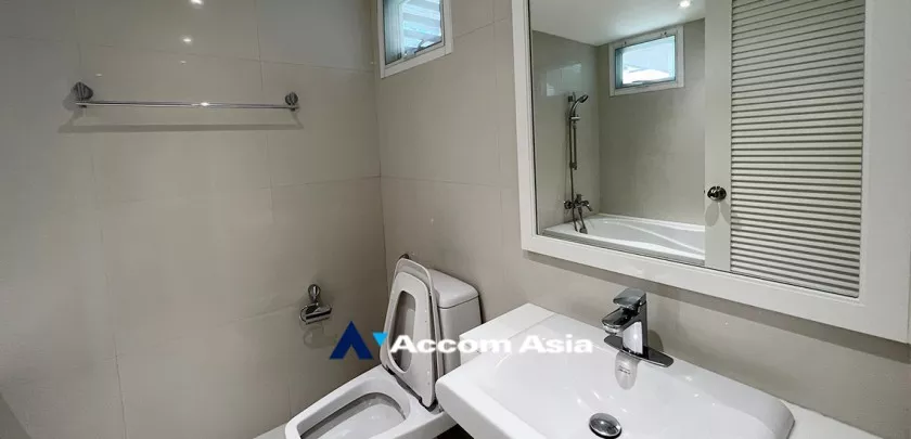 15  2 br Apartment For Rent in Ploenchit ,Bangkok BTS Chitlom at Apartment Steps from Lumpini Park AA32638