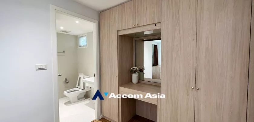 13  2 br Apartment For Rent in Ploenchit ,Bangkok BTS Chitlom at Apartment Steps from Lumpini Park AA32638