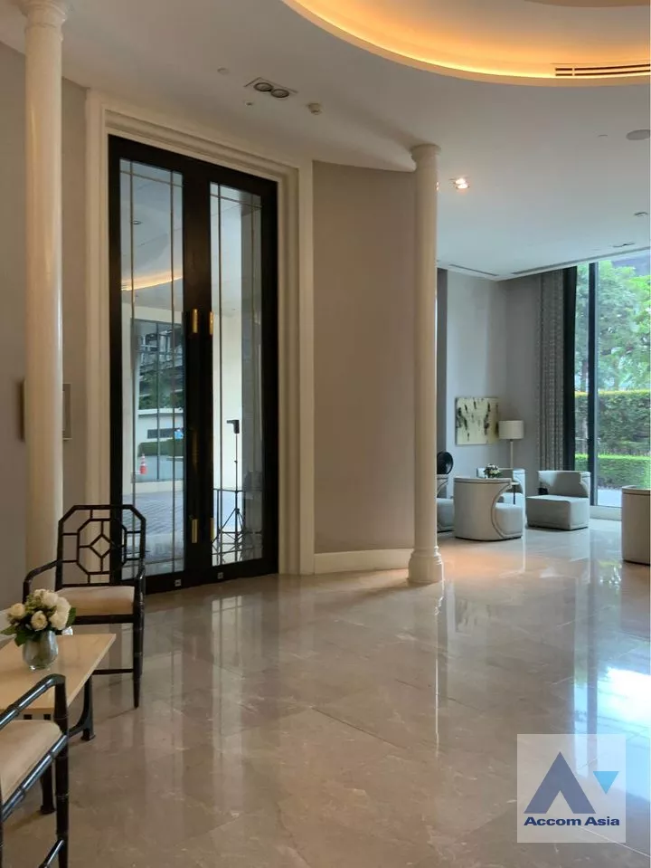unit 2 Bedrooms  Condominium For Sale in Silom, Bangkok  near BTS Surasak (AA32645)