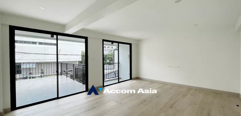 8  3 br Townhouse for rent and sale in Sukhumvit ,Bangkok BTS Phra khanong AA32652