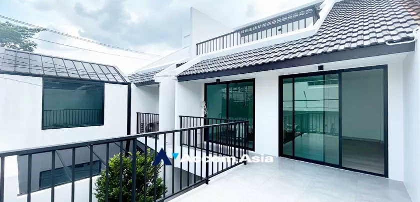 11  3 br Townhouse for rent and sale in Sukhumvit ,Bangkok BTS Phra khanong AA32652