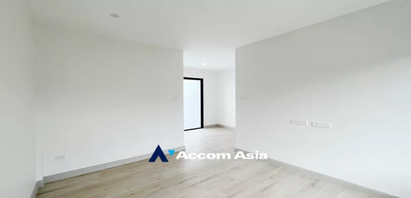 12  3 br Townhouse for rent and sale in Sukhumvit ,Bangkok BTS Phra khanong AA32652