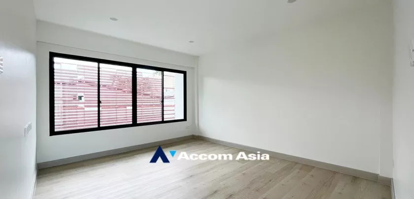 13  3 br Townhouse for rent and sale in Sukhumvit ,Bangkok BTS Phra khanong AA32652