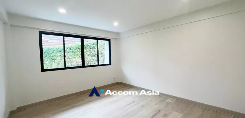 15  3 br Townhouse for rent and sale in Sukhumvit ,Bangkok BTS Phra khanong AA32652