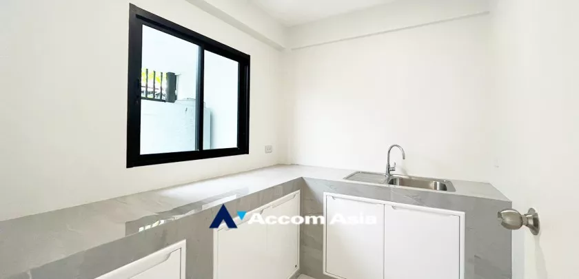 19  3 br Townhouse for rent and sale in Sukhumvit ,Bangkok BTS Phra khanong AA32652