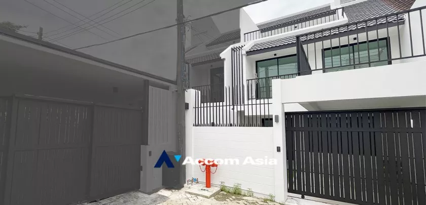 24  3 br Townhouse for rent and sale in Sukhumvit ,Bangkok BTS Phra khanong AA32652