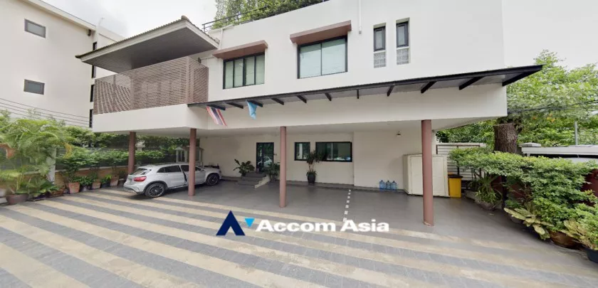  12 Bedrooms  Building For Sale in Sukhumvit, Bangkok  near BTS Phrom Phong (AA32653)