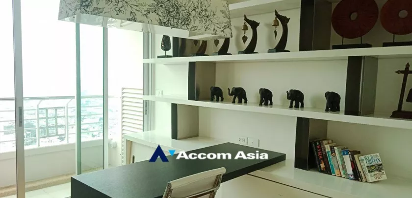  3 Bedrooms  Condominium For Sale in Sathorn, Bangkok  near BTS Chong Nonsi - BRT Arkhan Songkhro (AA32682)