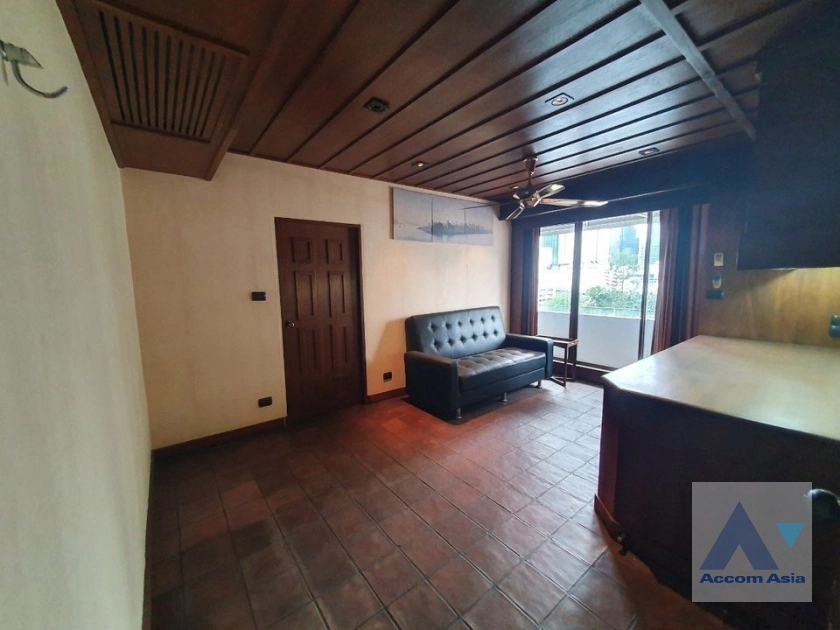 unit 2 Bedrooms  Condominium For Rent in Silom, Bangkok  near BTS Chong Nonsi (AA32687)