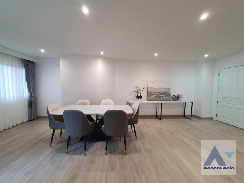 unit 2 Bedrooms  Condominium For Rent & Sale in Silom, Bangkok  near BTS Sala Daeng - MRT Silom (AA32688)