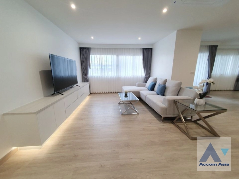 unit 2 Bedrooms  Condominium For Rent & Sale in Silom, Bangkok  near BTS Sala Daeng - MRT Silom (AA32688)