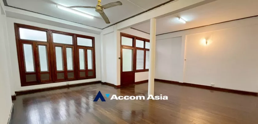 unit 2 Bedrooms  Townhouse For Rent in Sukhumvit, Bangkok  near BTS Phra khanong (AA32699)