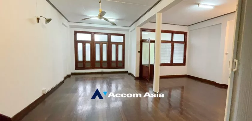 unit 2 Bedrooms  Townhouse For Rent in Sukhumvit, Bangkok  near BTS Phra khanong (AA32699)