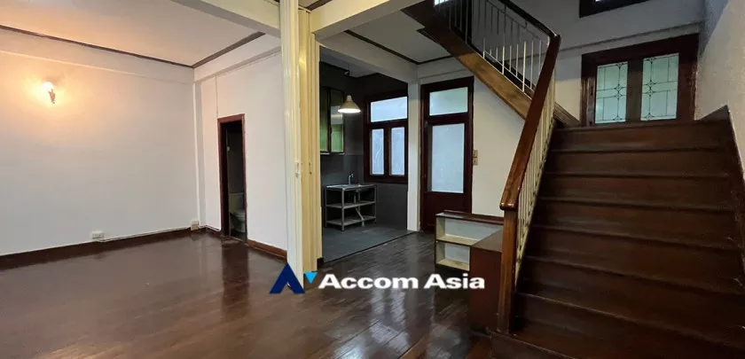  2 Bedrooms  Townhouse For Rent in Sukhumvit, Bangkok  near BTS Phra khanong (AA32699)