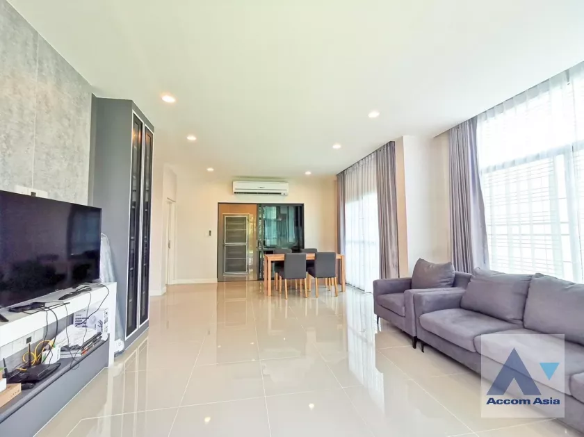  4 Bedrooms  House For Rent & Sale in Pattanakarn, Bangkok  near ARL Hua Mak (AA32706)