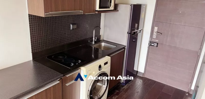  1 Bedroom  Condominium For Sale in Phaholyothin, Bangkok  near BTS Phaya Thai (AA32711)